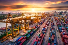 Với sự phục hồi nhu cầu thế giới, xuất khẩu của doanh nghiệp Việt Nam sẽ gia tăng trong thời gian tới. Ảnh minh họa: Internet