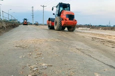 Tuyến đường giao thông từ cảng Bãi Gốc (Khu kinh tế Nam Phú Yên) kết nối Quốc lộ 1 đi Khu kinh tế Vân Phong (tỉnh Khánh Hòa) có chiều dài 7 km. Ảnh minh họa: Nhã Chi