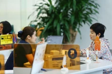 Khách hàng của công ty tài chính là người lao động có thu nhập thấp, công nhân viên, tiểu thương - nhóm đối tượng bị ảnh hưởng nặng nề bởi dịch Covid-19. Ảnh: Nhã Chi