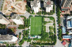 Cải cách thể chế phải tập trung sửa đổi các nhóm luật, quy định liên quan đến phân bố và huy động nguồn lực như Luật Đất đai, Luật Đầu tư, Luật Xây dựng… để phát triển các loại thị trường nhân tố sản xuất, giúp phân bổ, sử dụng nguồn lực hiệu quả hơn. Ảnh: Lê Tiên