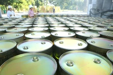 Là nguồn nguyên liệu đầu vào của nhiều ngành, việc giá dầu thô, giá khí tăng không phải tín hiệu tích cực. Ảnh: Văn Vui