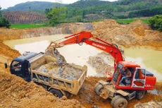 Từ năm 2015 đến năm 2020, cả nước có 1.406.754 gói thầu được thực hiện theo Luật Đấu thầu với tổng giá gói thầu là 3.954.035 tỷ đồng, tổng giá trúng thầu là 3.715.484 tỷ đồng. Ảnh: Lê Tiên