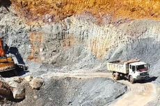 Việc cấp Giấy phép khai thác khoáng sản làm vật liệu xây dựng thông thường mất nhiều thời gian, thủ tục khiến nhiều dự án hạ tầng giao thông trọng điểm chậm tiến độ. Ảnh: Lê Tiên