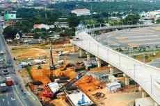 Thu hút vốn tư nhân thông qua phương thức PPP là giải pháp được kỳ vọng bù đắp thiếu hụt nguồn lực cho đầu tư phát triển kết cấu hạ tầng trong giai đoạn tới. Ảnh minh họa: Lê Tiên