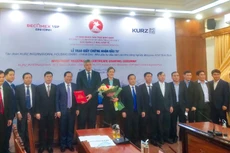 Lễ trao Giấy chứng nhận đầu tư cho nhà đầu tư đầu tiên vào Khu công nghiệp Becamex VSIP Bình Định