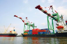 Theo Bộ Công Thương, năm 2021, tổng kim ngạch xuất nhập khẩu có thể lập kỷ lục mới, đạt từ 640 - 645 tỷ USD và cán cân thương mại duy trì ở mức xuất siêu nhẹ. Ảnh: Lê Tiên