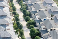 Vấn đề căn cơ mà chính sách kích cầu năm 2022 cần nhắm đến là vốn phải vào doanh nghiệp sản xuất, hạ tầng và thương mại điện tử... Ảnh: Tường Lâm