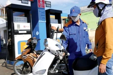 Các nguyên liệu đầu vào thiết yếu như xăng dầu, sắt thép tăng giá là yếu tố lan tỏa mạnh, khiến gia tăng chi phí sản xuất và rủi ro lạm phát. Ảnh: Lê Tiên