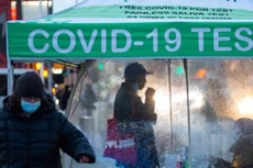 Một trạm xét nghiệm Covid lưu động ở Brooklyn, New York, Mỹ hôm 17/12 - Ảnh: Getty/CNBC.