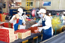 Cần xác định đúng, trúng mục tiêu của gói chính sách hỗ trợ, đưa vào ngành nào để tạo tác động lan tỏa, kích thích khôi phục nền kinh tế. Ảnh: Lê Tiên