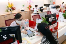 Nhiều ngân hàng có trên 90% giao dịch trên kênh số. Ảnh: Tường Lâm