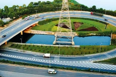 Hai năm qua, Bộ Kế hoạch và Đầu tư có nhiều văn bản hướng dẫn, đề xuất giải pháp cho các chủ đầu tư/bên mời thầu/nhà thầu để đảm bảo hoạt động đấu thầu thông suốt trong dịch Covid-19. Ảnh: Tường Lâm