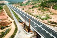 Trong 10 tháng đầu năm, Bộ Giao thông vận tải đã giải ngân được 26.373 tỷ đồng kế hoạch vốn trong nước năm 2021, đạt 68,4%. Ảnh: Lê Tiên