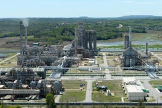 6 tháng đầu năm 2020, Nhà máy Lọc dầu Dung Quất vận hành an
toàn, ổn định, liên tục ở 105% công suất thiết kế