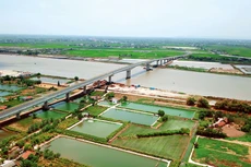 Các địa phương cần ưu tiên huy động nguồn lực đầu tư các công trình kết cấu hạ tầng quan trọng và liên vùng; hình thành các hàng lang kinh tế để tạo động lực phát triển mới. Ảnh: Lê Tiên