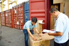 Một số hoạt động quản lý, kiểm tra chuyên ngành có xu hướng mở rộng gây tốn kém chi phí, thời gian cho doanh nghiệp. Ảnh: Lê Tiên