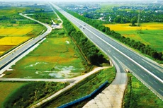 Kết cấu hạ tầng là điều kiện quan trọng, là đường băng cho nền kinh tế tăng tốc, bứt phá trong tương lai. Ảnh: Lê Tiên