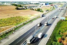 Việc khởi công 3 dự án thành phần trên tuyến cao tốc Bắc - Nam đầu tư hoàn toàn bằng vốn nhà nước là một trong những sự kiện được mong chờ nhất trong tháng 9 này. Ảnh: Lê Tiên