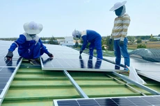 Nhiều doanh nghiệp tham gia vào lĩnh vực năng lượng mặt trời có nguồn thu từ điện khá nhỏ so với nguồn thu các ngành nghề kinh doanh truyền thống khác. Ảnh: Trung Thành