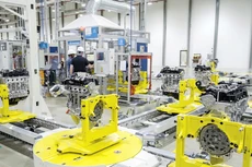 Chuyển đổi số trong doanh nghiệp nên bắt đầu từ chuyển đổi hệ thống nghiệp vụ của doanh nghiệp. Ảnh: Lê Tiên