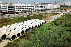 Nhiều gói thầu xây lắp thuộc Dự án Vệ sinh môi trường TP.HCM
giai đoạn 2 bị chậm tiến độ. Ảnh: Lê Tiên