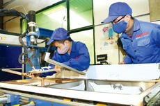 Cần tiếp tục nghiên cứu, xem xét việc gia hạn thời gian thực
hiện một số chính sách, giải pháp nhằm khắc phục hậu quả của Covid-19, bảo đảm
sản xuất và an sinh xã hội. Ảnh: Lê Tiên