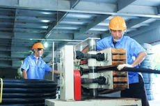 Thủ tướng yêu cầu các bộ, ngành, địa phương ưu tiên bố trí nguồn lực, đẩy mạnh triển khai hiệu quả các nội dung, chương trình, đề án hỗ trợ doanh nghiệp nhỏ và vừa. Ảnh: Lê Tiên