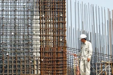 Nhà thầu không điều động được 2 nhân sự chủ chốt từ công trình đang thi công sang công trình đang tham gia đấu thầu dẫn đến thương thảo hợp đồng không thành công. Ảnh: Huyền Trang