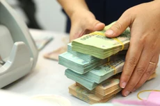Việc lùi thời hạn siết vốn ngắn hạn cho vay trung, dài hạn sẽ tạo điều kiện cho ngân hàng có nguồn lực dồi dào để cho vay vốn, giảm lãi suất huy động và cho vay. Ảnh: Nhã Chi