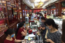 Giá vàng lùi về sát mốc 56 triệu đồng/lượng. Ảnh: Diệp Anh/BNEWS/TTXVN