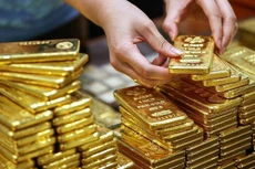 Giá vàng thế giới tăng khoảng 28% tính từ đầu năm đến nay,
trong khi giá vàng trong nước tăng khoảng 32%. Ảnh: St