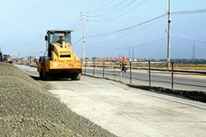 Công ty TNHH Hoàng Yên được công bố trúng 40 gói thầu trên địa
bàn tỉnh Quảng Ngãi từ năm 2016 đến nay, với tổng giá trúng thầu hơn 404 tỷ đồng.
Ảnh: Lê Tiên