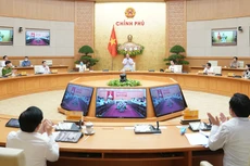 Thủ tướng Nguyễn Xuân Phúc chủ trì hội nghị trực tuyến về xây dựng Chính phủ điện tử. Ảnh: Hiếu Nguyễn