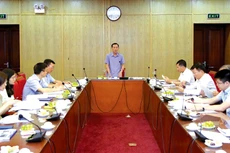 Thứ trưởng Bộ Kế hoạch và Đầu tư Võ Thành Thống chủ trì cuộc họp Ban soạn thảo hai Nghị định hướng dẫn Luật PPP. Ảnh: Minh Trang