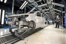 Tái cơ cấu kinh tế vẫn là yêu cầu hiện hữu, nhưng cũng cần
cân nhắc định hướng đa dạng hóa cơ cấu nền kinh tế. Ảnh: Lê Tiên