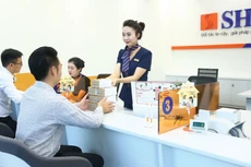 Đến giữa tháng 7/2020, ngành ngân hàng đã miễn, giảm, hạ lãi suất cho hơn 435 nghìn khách hàng với dư nợ hơn 1,27 triệu tỷ đồng. Ảnh: Lê Tiên