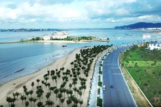 Chuyên gia của Ngân hàng Thế giới cho rằng, Việt Nam cần hỗ
trợ có mục tiêu, chọn lọc đối với khu vực tư nhân, nhất là những ngành nghề bị ảnh
hưởng nặng nề như du lịch, chế biến, chế tạo. Ảnh: Lê Tiên