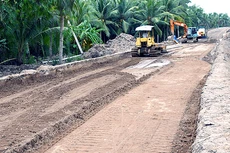 Nhà thầu cho rằng, yêu cầu của HSMT khiến nhà thầu đã thi công đường đô thị, hoặc cao tốc… nhưng chưa thi công đường giao thông nông thôn cũng không đáp ứng được. Ảnh: St