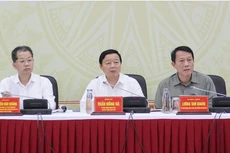 Phó Thủ tướng Trần Hồng Hà, Bộ trưởng Bộ Công an Lương Tam Quang và Bí thư Thành ủy Đà Nẵng Nguyễn Văn Quảng chủ trì buổi làm việc 