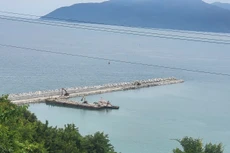 Thi công hạng mục đê chắn sóng thuộc Dự án thành phần 1 phần cơ sở hạ tầng dùng chung tại cảng Liên Chiểu