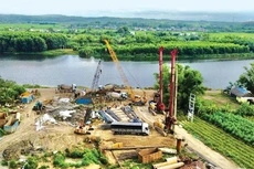 Chưa có mặt bằng thi công phần tuyến chính, hiện các nhà thầu thi công các hạng mục cầu trên tuyến Hoàng Sa - Dốc Sỏi