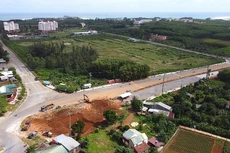 Hạ tầng Khu kinh tế Dung Quất đầu tư chưa đồng bộ đang làm chậm quá trình thu hút đầu tư vào khu kinh tế này. Ảnh: Lê Danh