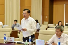 Bộ trưởng Bộ Tài chính Đinh Tiến Dũng trình bày Tờ trình xin ý kiến UBTVQH kéo dài thời gian thanh toán các khoản mua sắm trang thiết bị y tế...