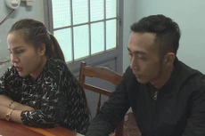 Cặp tình nhân Tấn - Hạnh tại cơ quan công an (ảnh CQĐT)