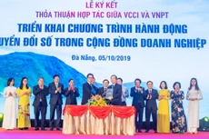 Tập đoàn VNPT và VCCI ký hợp tác triển khai chương trình hành động chuyển đổi số trong cộng đồng doanh nghiệp.