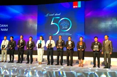 Ông Phạm Quốc Thanh - Phó Tổng giám đốc HDBank nhận giải Top các doanh nghiệp kinh doanh hiệu quả nhất Việt Nam