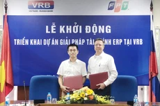 Đại diện FPT IS và VRB ký kết khởi động triển khai dự án