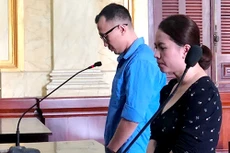 Bị cáo Thọ và Vi tại tòa.