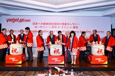 Lãnh đạo cấp cao Việt Nam và Nhật Bản cùng lãnh đạo Vietjet thực hiện nghi thức công bố đường bay mới