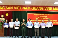 Trao chứng chỉ cho lớp bồi dưỡng kiến thức quốc phòng và an ninh năm 2019 - đối tượng 3 của PC Khánh Hòa